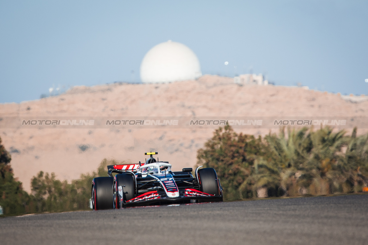 GP BAHRAIN, Nico Hulkenberg (GER) Haas VF-24.

01.03.2024. Formula 1 World Championship, Rd 1, Bahrain Grand Prix, Sakhir, Bahrain, Qualifiche Day.

- www.xpbimages.com, EMail: requests@xpbimages.com © Copyright: Bearne / XPB Images