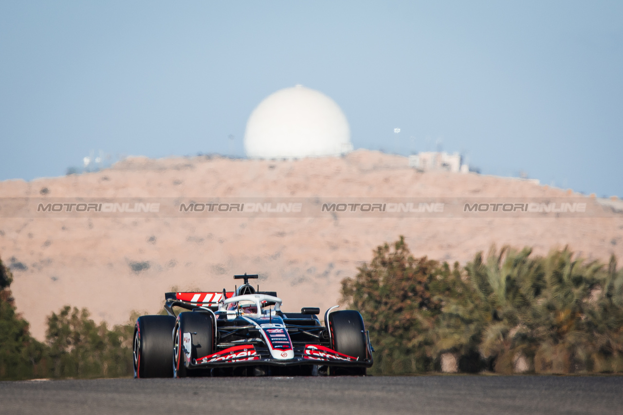 GP BAHRAIN, Kevin Magnussen (DEN) Haas VF-24.

01.03.2024. Formula 1 World Championship, Rd 1, Bahrain Grand Prix, Sakhir, Bahrain, Qualifiche Day.

- www.xpbimages.com, EMail: requests@xpbimages.com © Copyright: Bearne / XPB Images
