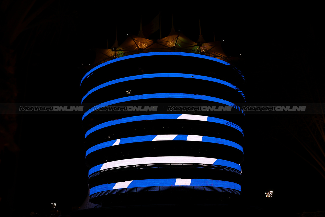 GP BAHRAIN, Circuit Atmosfera - Alpine F1 Team logo on the paddock building.

01.03.2024. Formula 1 World Championship, Rd 1, Bahrain Grand Prix, Sakhir, Bahrain, Qualifiche Day.

- www.xpbimages.com, EMail: requests@xpbimages.com © Copyright: Charniaux / XPB Images