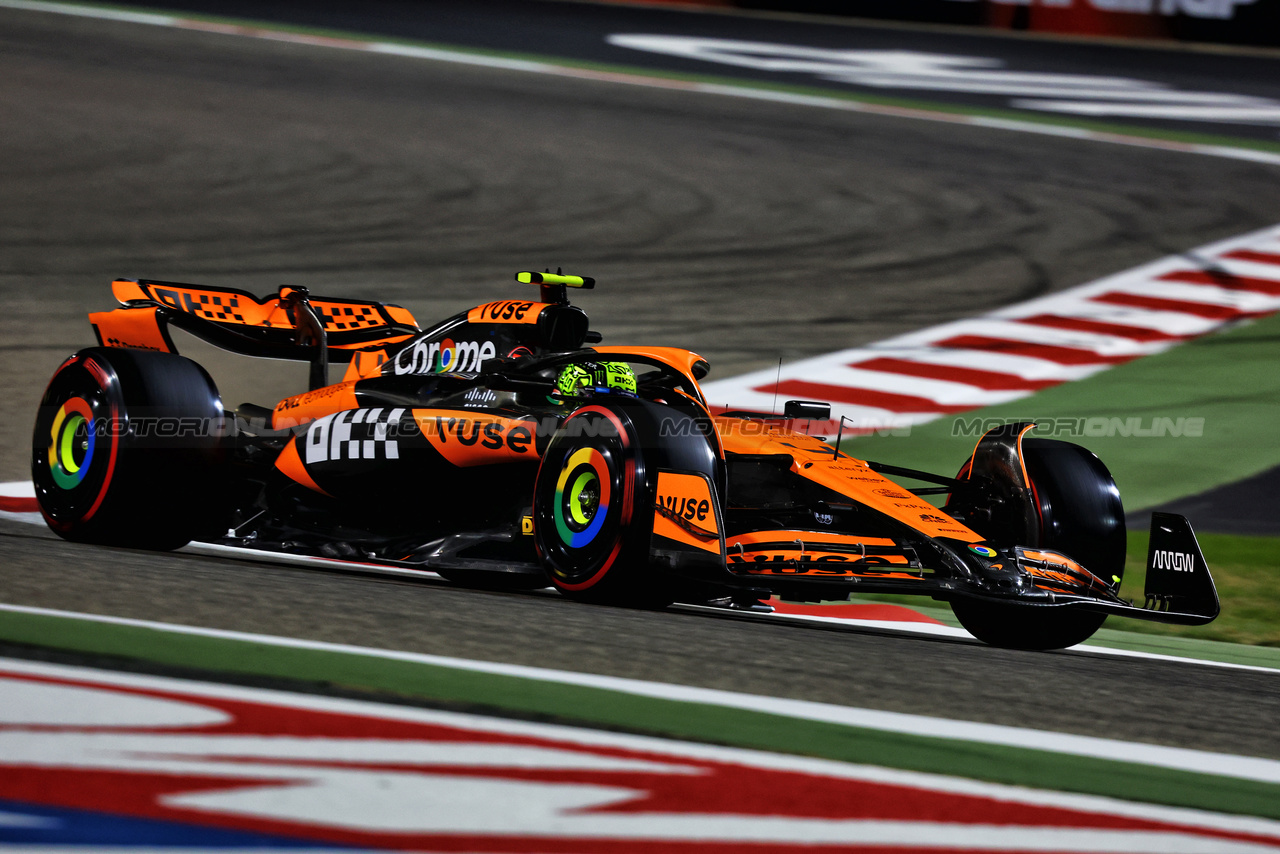GP BAHRAIN, Lando Norris (GBR) McLaren MCL38.

01.03.2024. Formula 1 World Championship, Rd 1, Bahrain Grand Prix, Sakhir, Bahrain, Qualifiche Day.

- www.xpbimages.com, EMail: requests@xpbimages.com © Copyright: Charniaux / XPB Images