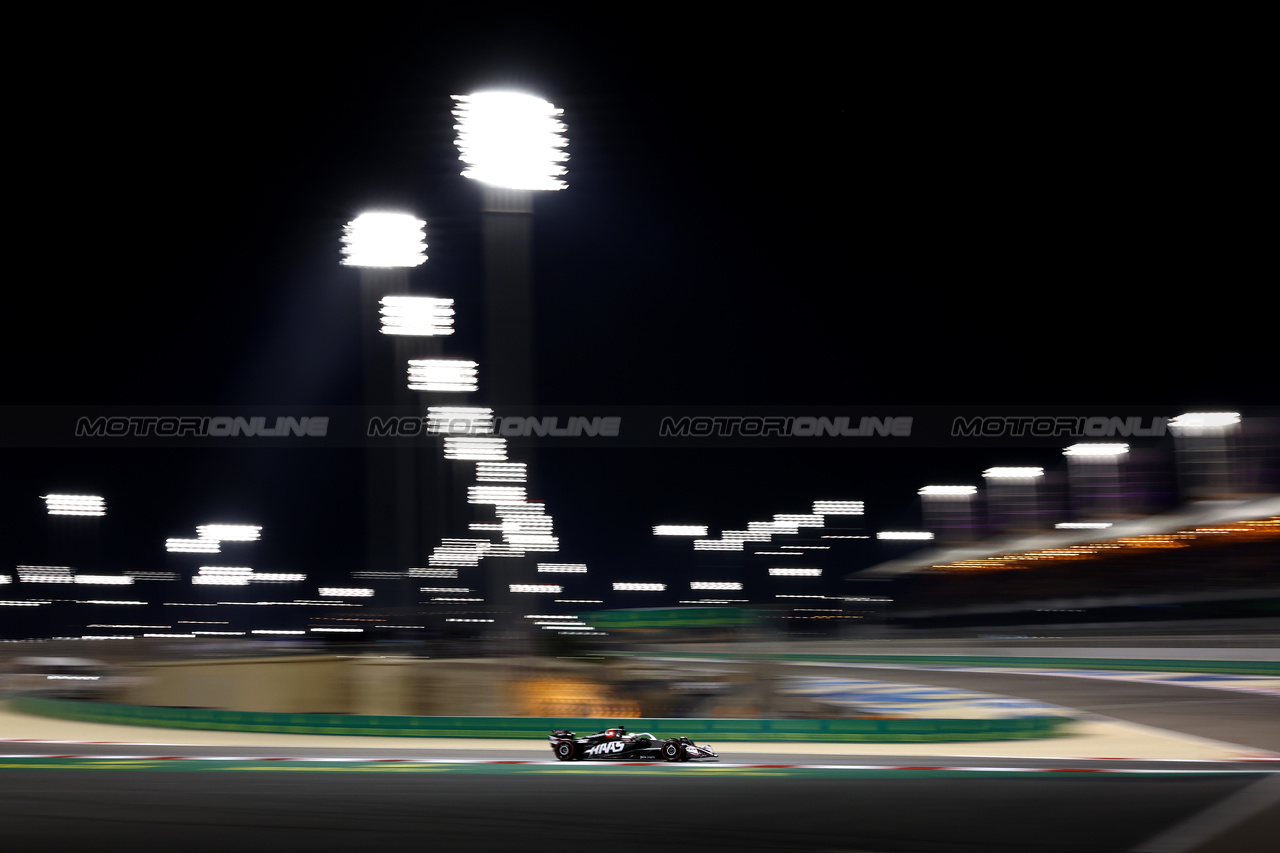 GP BAHRAIN, Kevin Magnussen (DEN) Haas VF-24.

01.03.2024. Formula 1 World Championship, Rd 1, Bahrain Grand Prix, Sakhir, Bahrain, Qualifiche Day.

- www.xpbimages.com, EMail: requests@xpbimages.com © Copyright: Charniaux / XPB Images