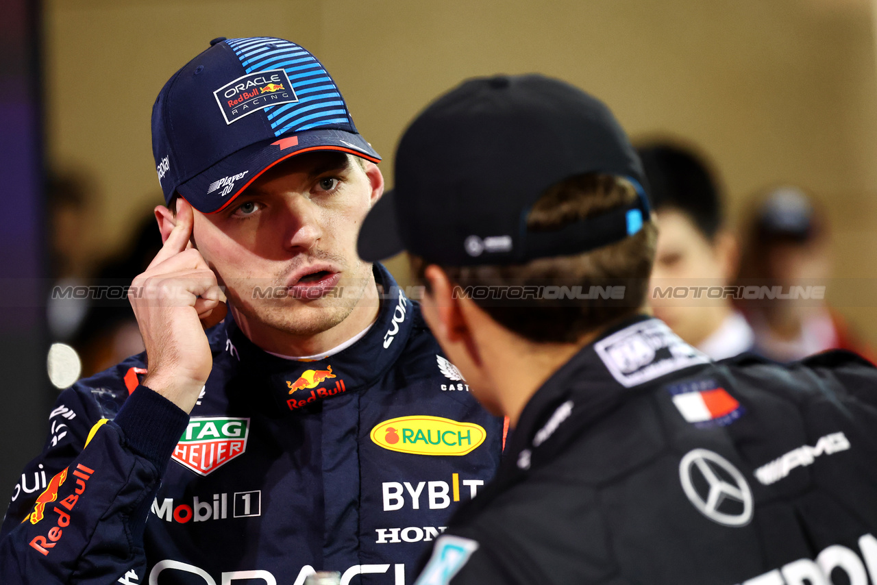 GP BAHRAIN, Max Verstappen (NLD) Red Bull Racing with George Russell (GBR) Mercedes AMG F1 in qualifying parc ferme.

01.03.2024. Formula 1 World Championship, Rd 1, Bahrain Grand Prix, Sakhir, Bahrain, Qualifiche Day.

- www.xpbimages.com, EMail: requests@xpbimages.com © Copyright: Batchelor / XPB Images