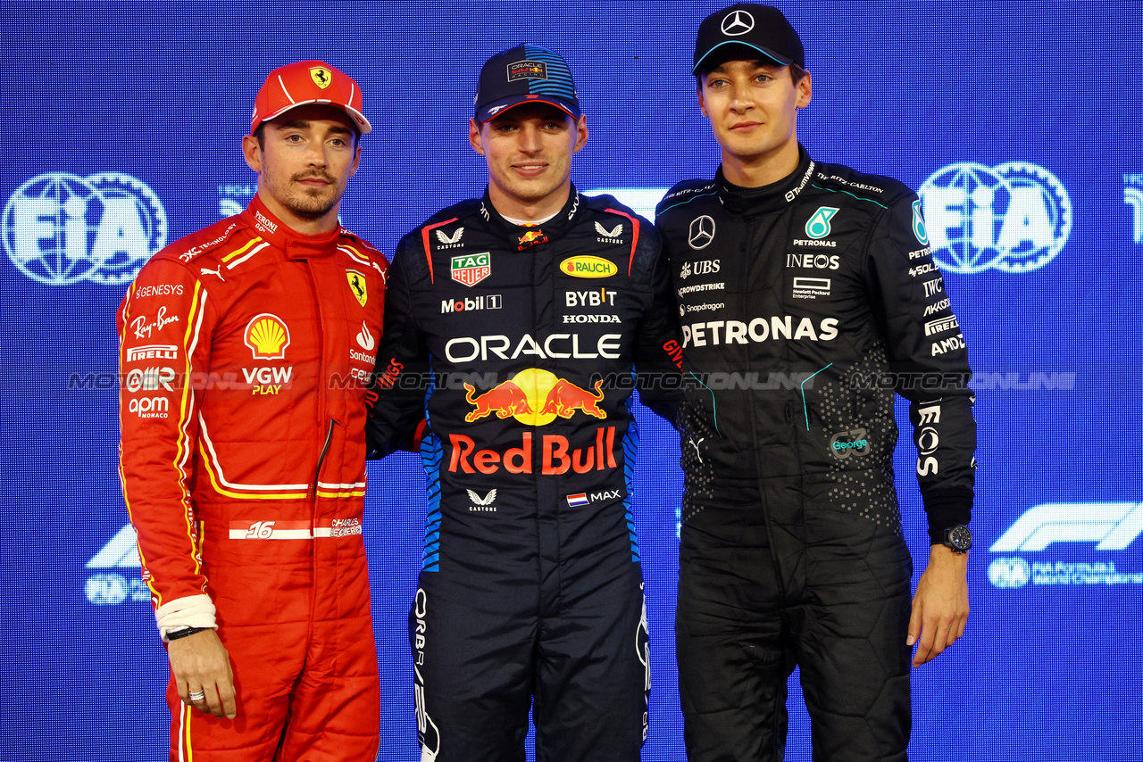 GP BAHRAIN, Qualifiche top three in parc ferme (L to R): Charles Leclerc (MON) Ferrari, second; Max Verstappen (NLD) Red Bull Racing, pole position; George Russell (GBR) Mercedes AMG F1, third.

01.03.2024. Formula 1 World Championship, Rd 1, Bahrain Grand Prix, Sakhir, Bahrain, Qualifiche Day.

- www.xpbimages.com, EMail: requests@xpbimages.com © Copyright: Batchelor / XPB Images