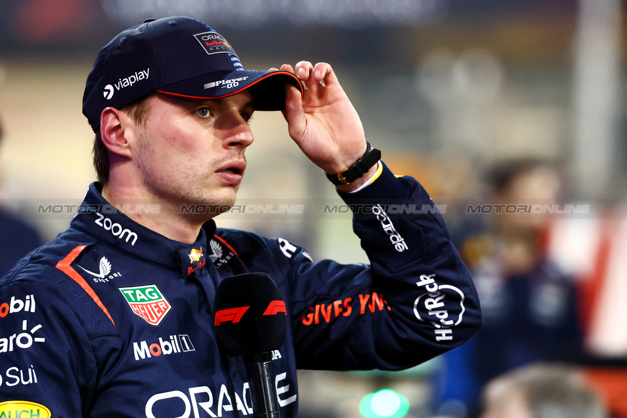 GP BAHRAIN, Pole sitter Max Verstappen (NLD) Red Bull Racing in qualifying parc ferme.

01.03.2024. Formula 1 World Championship, Rd 1, Bahrain Grand Prix, Sakhir, Bahrain, Qualifiche Day.

- www.xpbimages.com, EMail: requests@xpbimages.com © Copyright: Charniaux / XPB Images