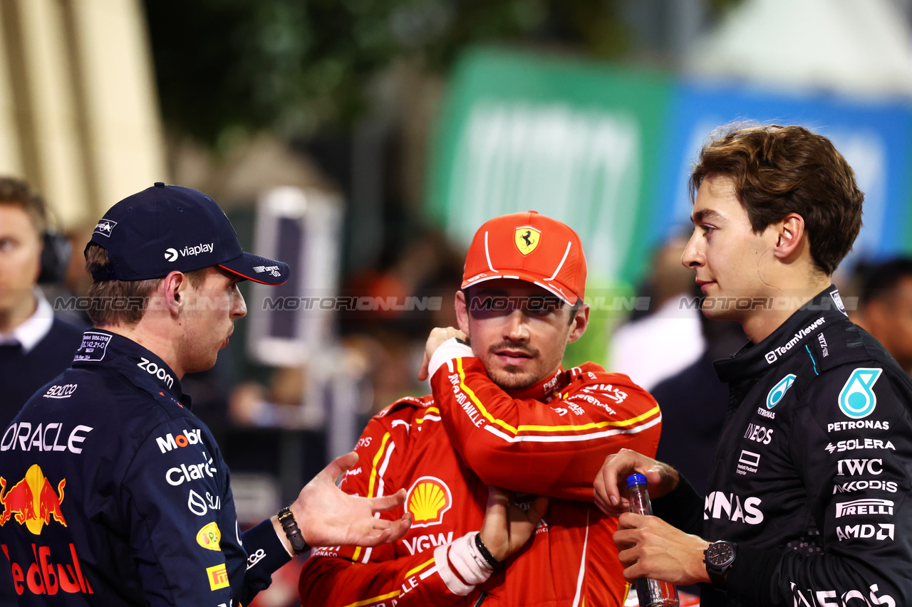 GP BAHRAIN, (L to R): pole sitter Max Verstappen (NLD) Red Bull Racing with Charles Leclerc (MON) Ferrari e George Russell (GBR) Mercedes AMG F1 in qualifying parc ferme.

01.03.2024. Formula 1 World Championship, Rd 1, Bahrain Grand Prix, Sakhir, Bahrain, Qualifiche Day.

- www.xpbimages.com, EMail: requests@xpbimages.com © Copyright: Charniaux / XPB Images