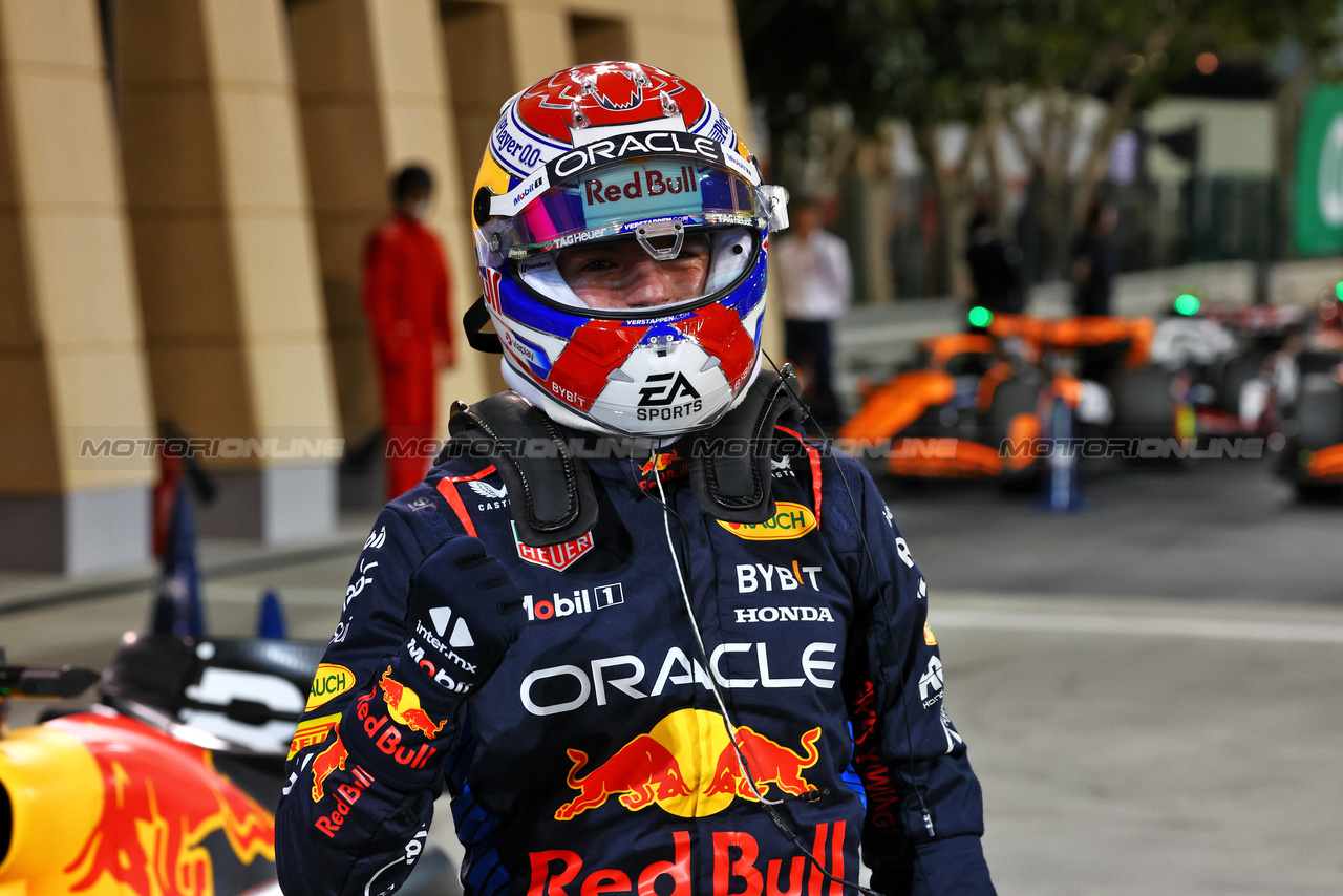 GP BAHRAIN, Max Verstappen (NLD) Red Bull Racing celebrates his pole position in qualifying parc ferme.

01.03.2024. Formula 1 World Championship, Rd 1, Bahrain Grand Prix, Sakhir, Bahrain, Qualifiche Day.

 - www.xpbimages.com, EMail: requests@xpbimages.com © Copyright: Coates / XPB Images