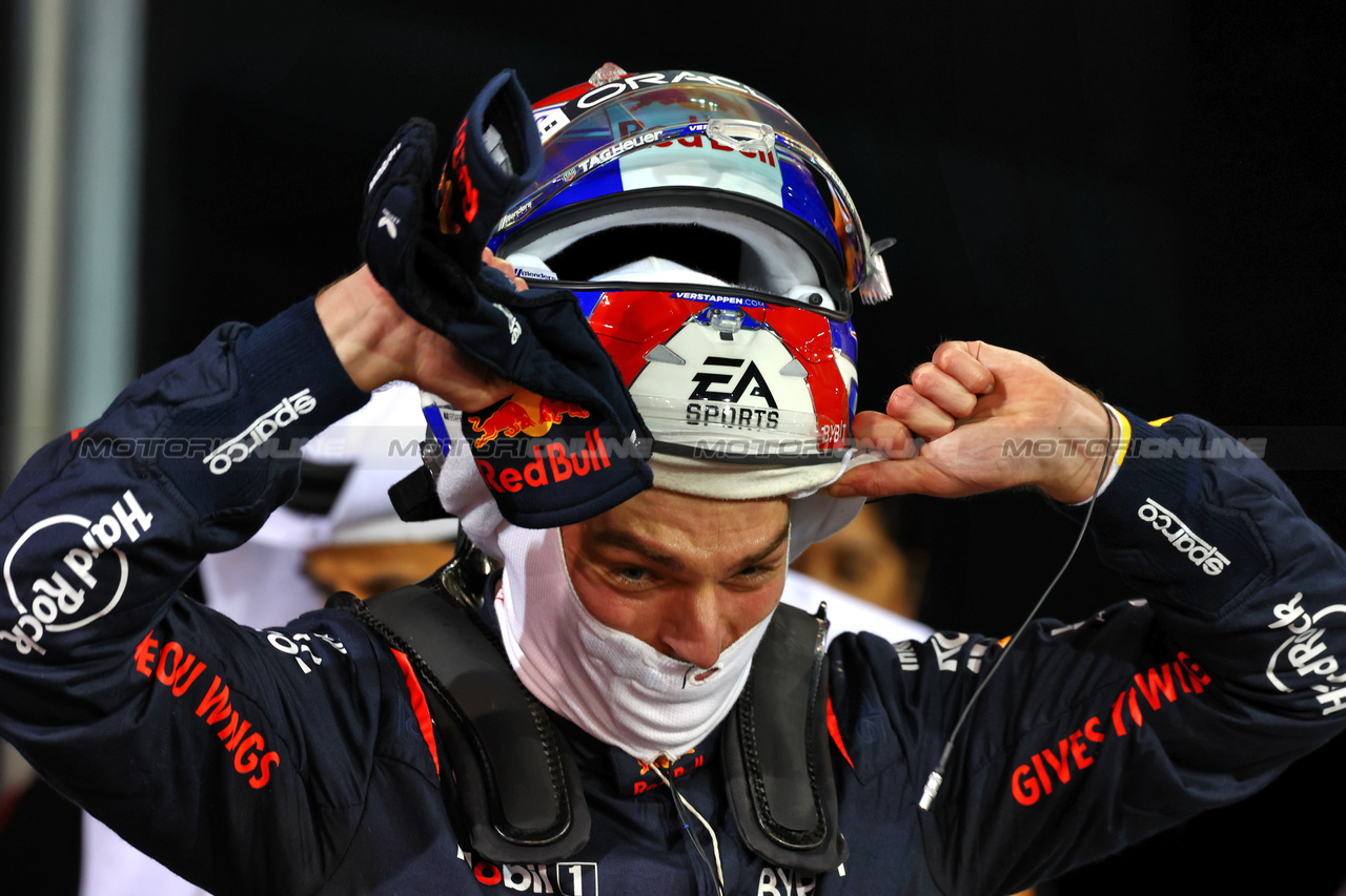 GP BAHRAIN, Pole sitter Max Verstappen (NLD) Red Bull Racing in qualifying parc ferme.

01.03.2024. Formula 1 World Championship, Rd 1, Bahrain Grand Prix, Sakhir, Bahrain, Qualifiche Day.

 - www.xpbimages.com, EMail: requests@xpbimages.com © Copyright: Coates / XPB Images