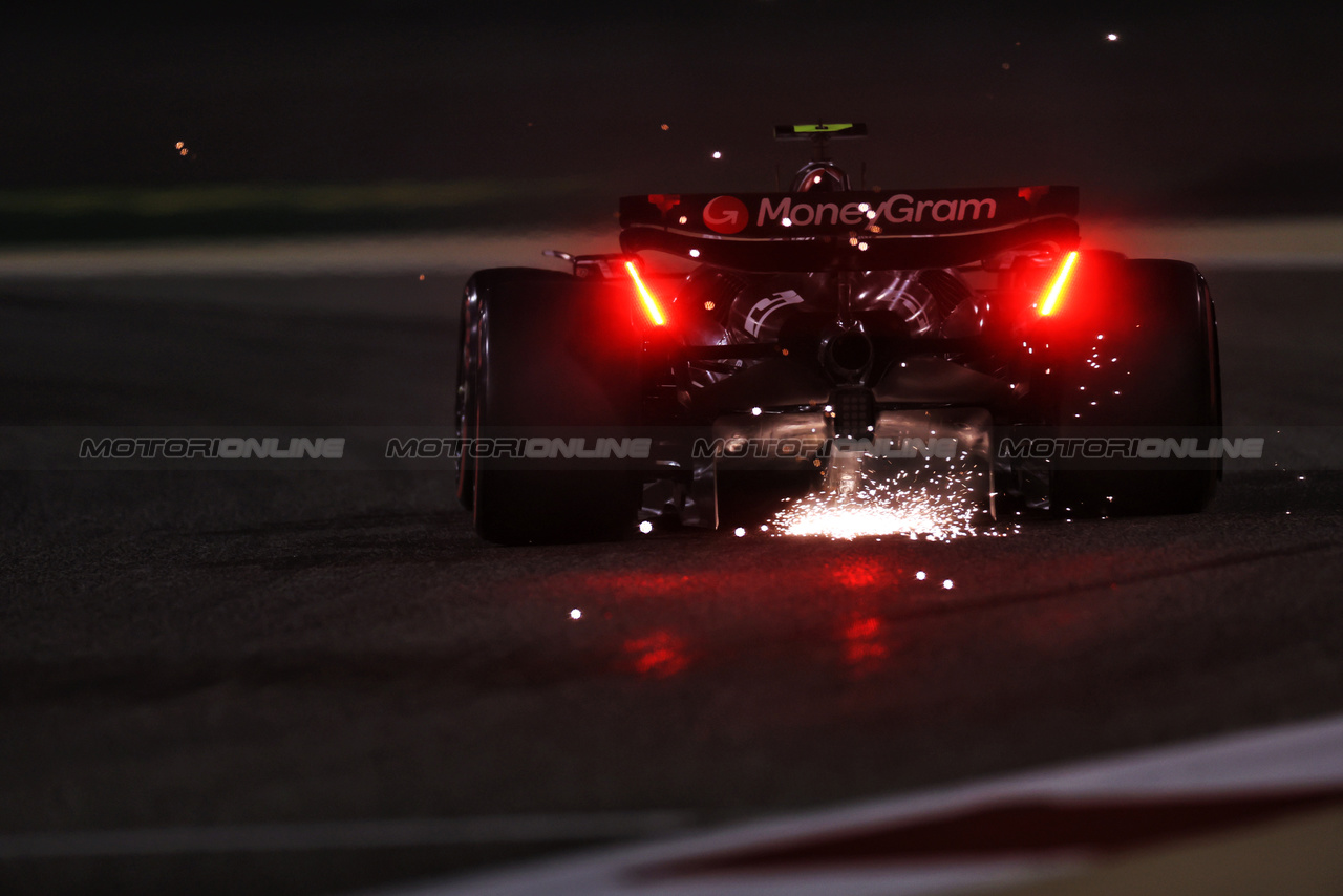 GP BAHRAIN, Nico Hulkenberg (GER) Haas VF-24 sends sparks flying.

01.03.2024. Formula 1 World Championship, Rd 1, Bahrain Grand Prix, Sakhir, Bahrain, Qualifiche Day.

 - www.xpbimages.com, EMail: requests@xpbimages.com © Copyright: Staley / XPB Images