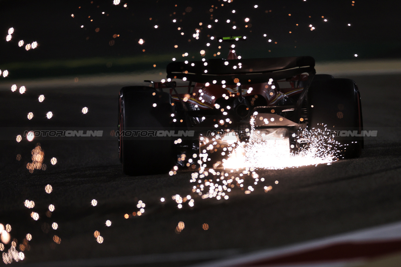 GP BAHRAIN, Carlos Sainz Jr (ESP) Ferrari SF-24 sends sparks flying.

01.03.2024. Formula 1 World Championship, Rd 1, Bahrain Grand Prix, Sakhir, Bahrain, Qualifiche Day.

 - www.xpbimages.com, EMail: requests@xpbimages.com © Copyright: Staley / XPB Images