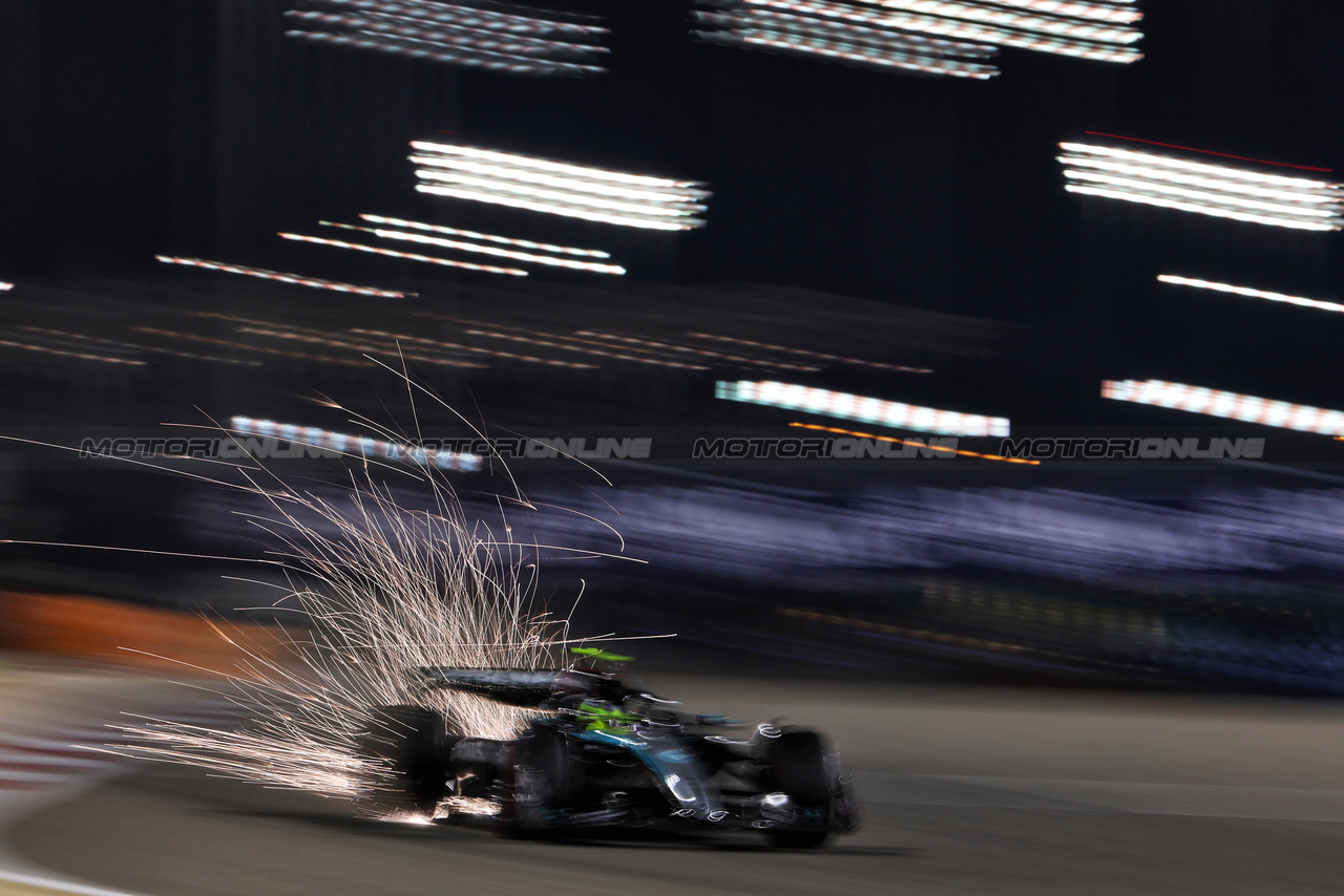 GP BAHRAIN, Lewis Hamilton (GBR) Mercedes AMG F1 W15 sends sparks flying.

01.03.2024. Formula 1 World Championship, Rd 1, Bahrain Grand Prix, Sakhir, Bahrain, Qualifiche Day.

 - www.xpbimages.com, EMail: requests@xpbimages.com © Copyright: Staley / XPB Images