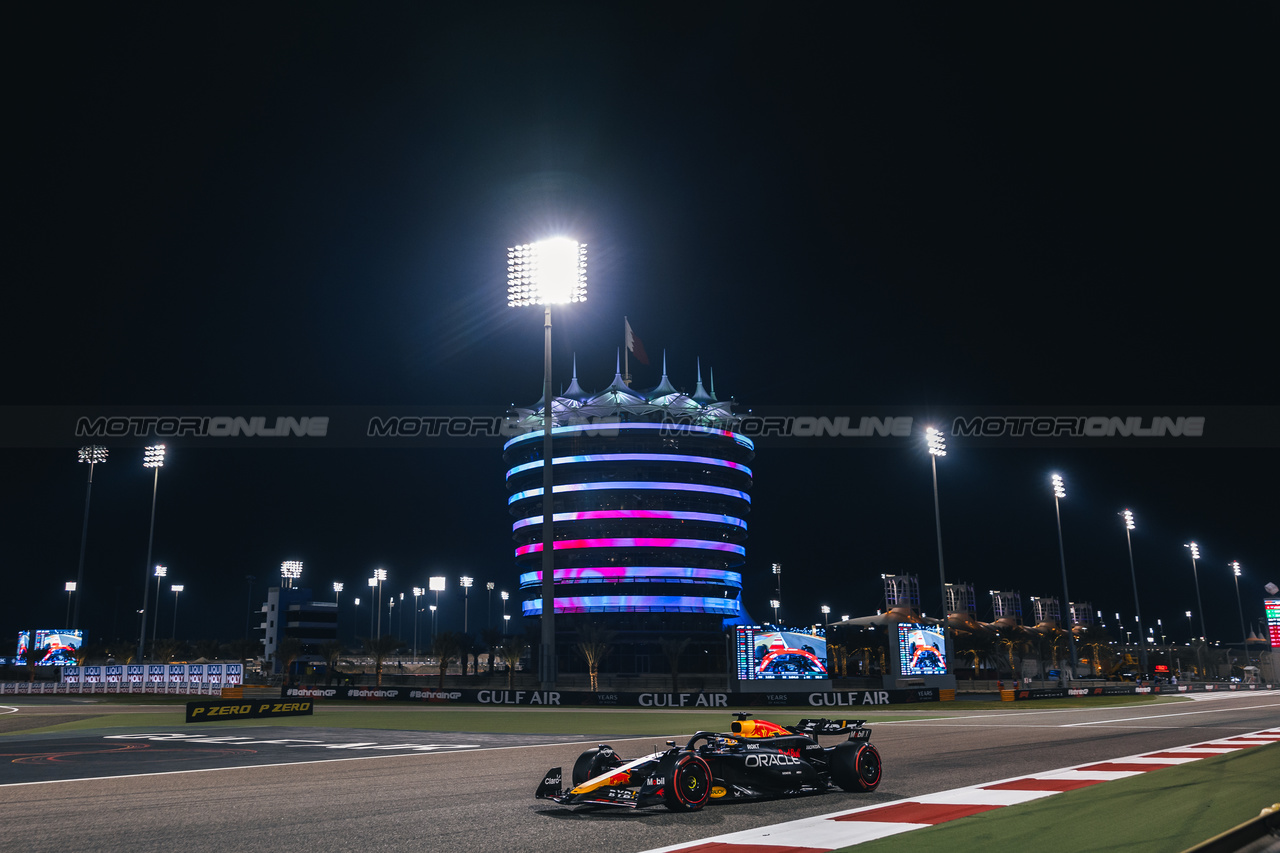 GP BAHRAIN, Max Verstappen (NLD) Red Bull Racing RB20.

01.03.2024. Formula 1 World Championship, Rd 1, Bahrain Grand Prix, Sakhir, Bahrain, Qualifiche Day.

- www.xpbimages.com, EMail: requests@xpbimages.com © Copyright: Bearne / XPB Images