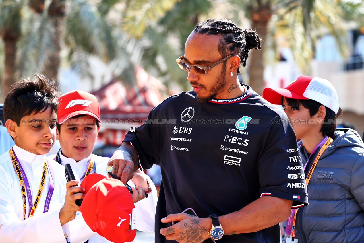 GP BAHRAIN, Lewis Hamilton (GBR) Mercedes AMG F1.

01.03.2024. Formula 1 World Championship, Rd 1, Bahrain Grand Prix, Sakhir, Bahrain, Qualifiche Day.

 - www.xpbimages.com, EMail: requests@xpbimages.com © Copyright: Coates / XPB Images