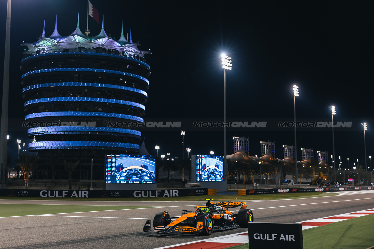 GP BAHRAIN, Lando Norris (GBR) McLaren MCL38.

01.03.2024. Formula 1 World Championship, Rd 1, Bahrain Grand Prix, Sakhir, Bahrain, Qualifiche Day.

- www.xpbimages.com, EMail: requests@xpbimages.com © Copyright: Bearne / XPB Images