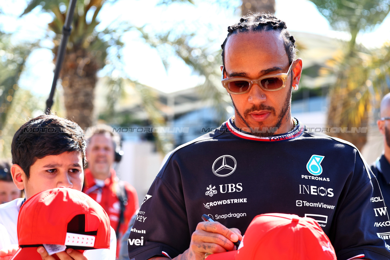 GP BAHRAIN, Lewis Hamilton (GBR) Mercedes AMG F1.

01.03.2024. Formula 1 World Championship, Rd 1, Bahrain Grand Prix, Sakhir, Bahrain, Qualifiche Day.

 - www.xpbimages.com, EMail: requests@xpbimages.com © Copyright: Coates / XPB Images