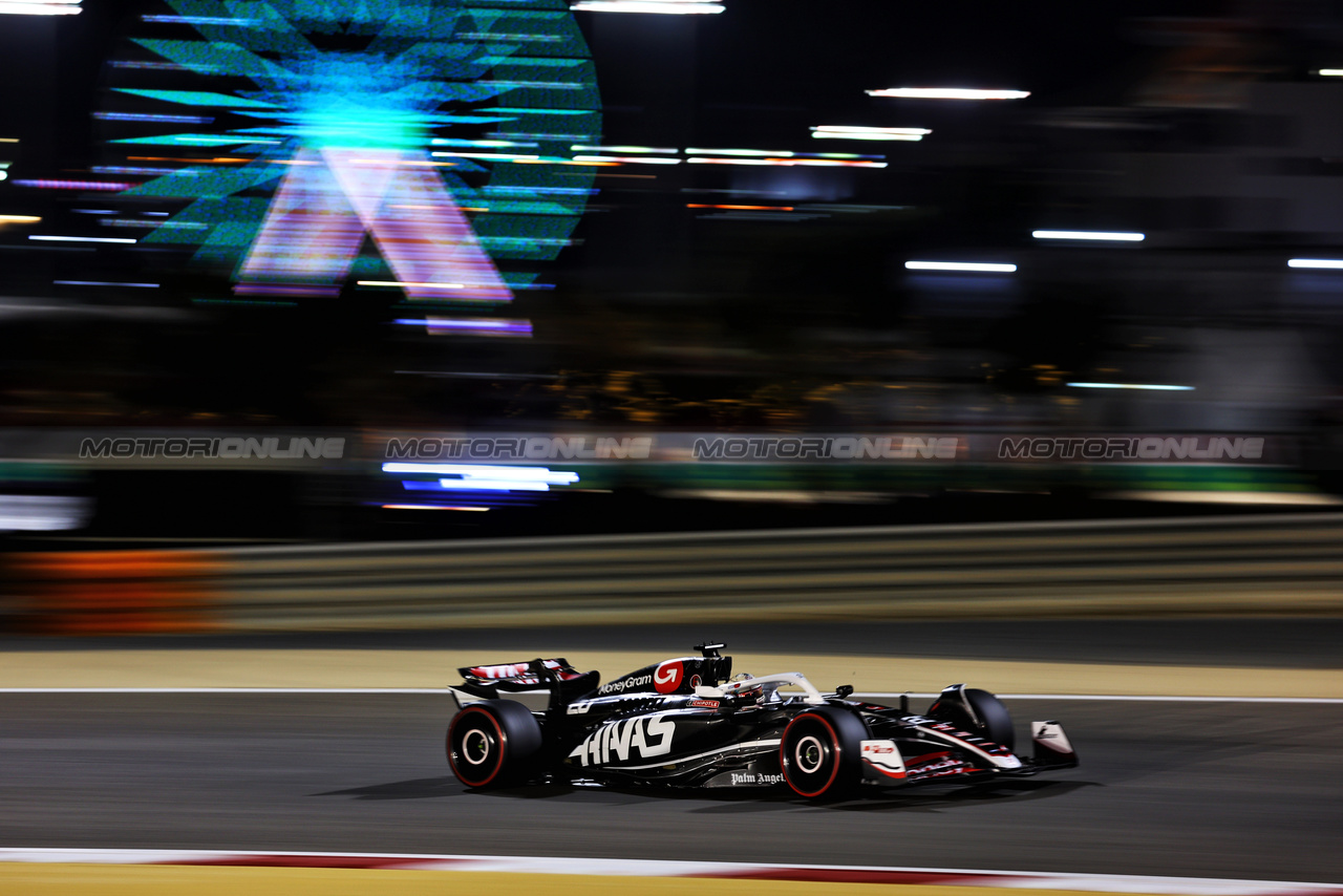GP BAHRAIN, Kevin Magnussen (DEN) Haas VF-24.

01.03.2024. Formula 1 World Championship, Rd 1, Bahrain Grand Prix, Sakhir, Bahrain, Qualifiche Day.

 - www.xpbimages.com, EMail: requests@xpbimages.com © Copyright: Coates / XPB Images