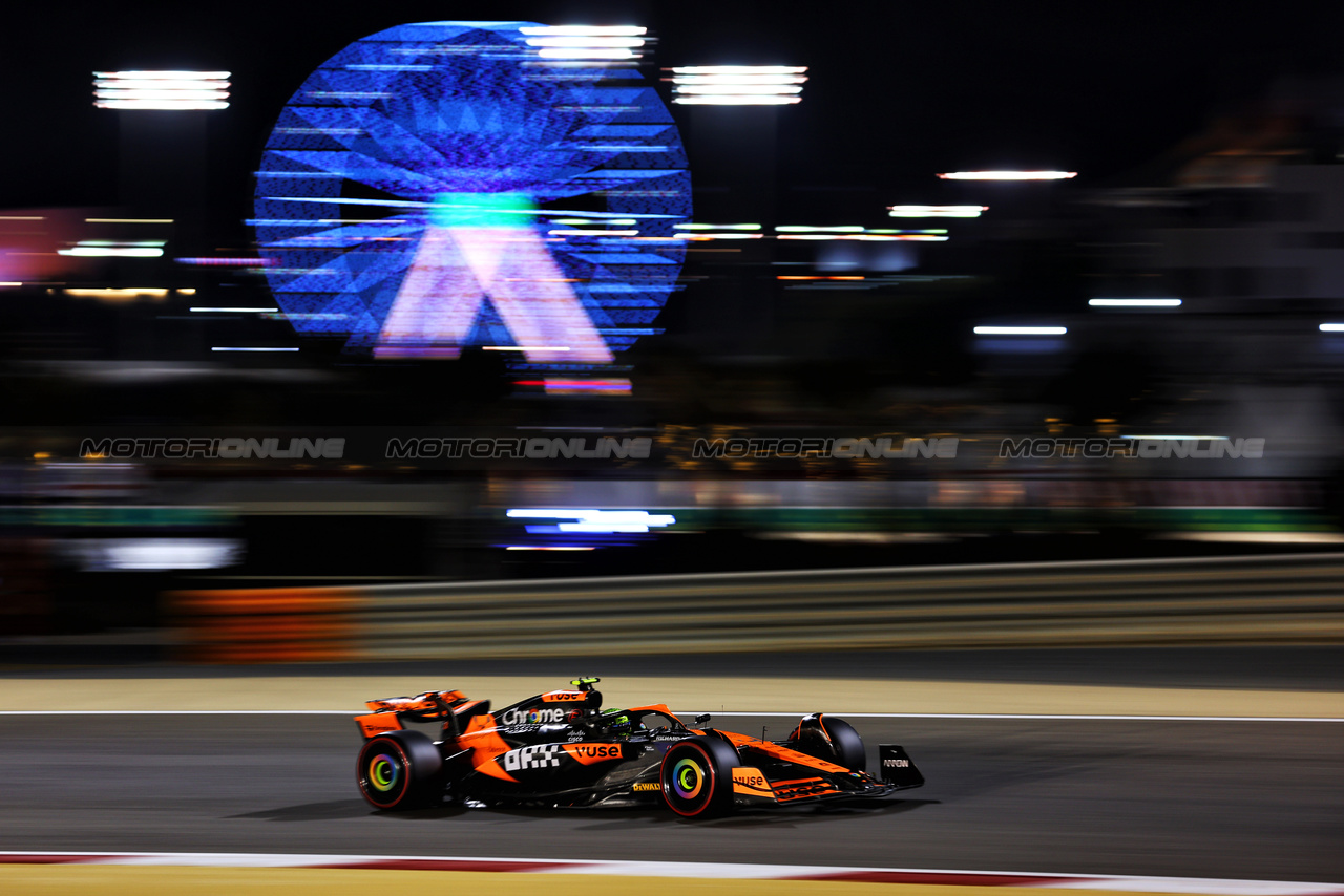 GP BAHRAIN, Lando Norris (GBR) McLaren MCL38.

01.03.2024. Formula 1 World Championship, Rd 1, Bahrain Grand Prix, Sakhir, Bahrain, Qualifiche Day.

 - www.xpbimages.com, EMail: requests@xpbimages.com © Copyright: Coates / XPB Images