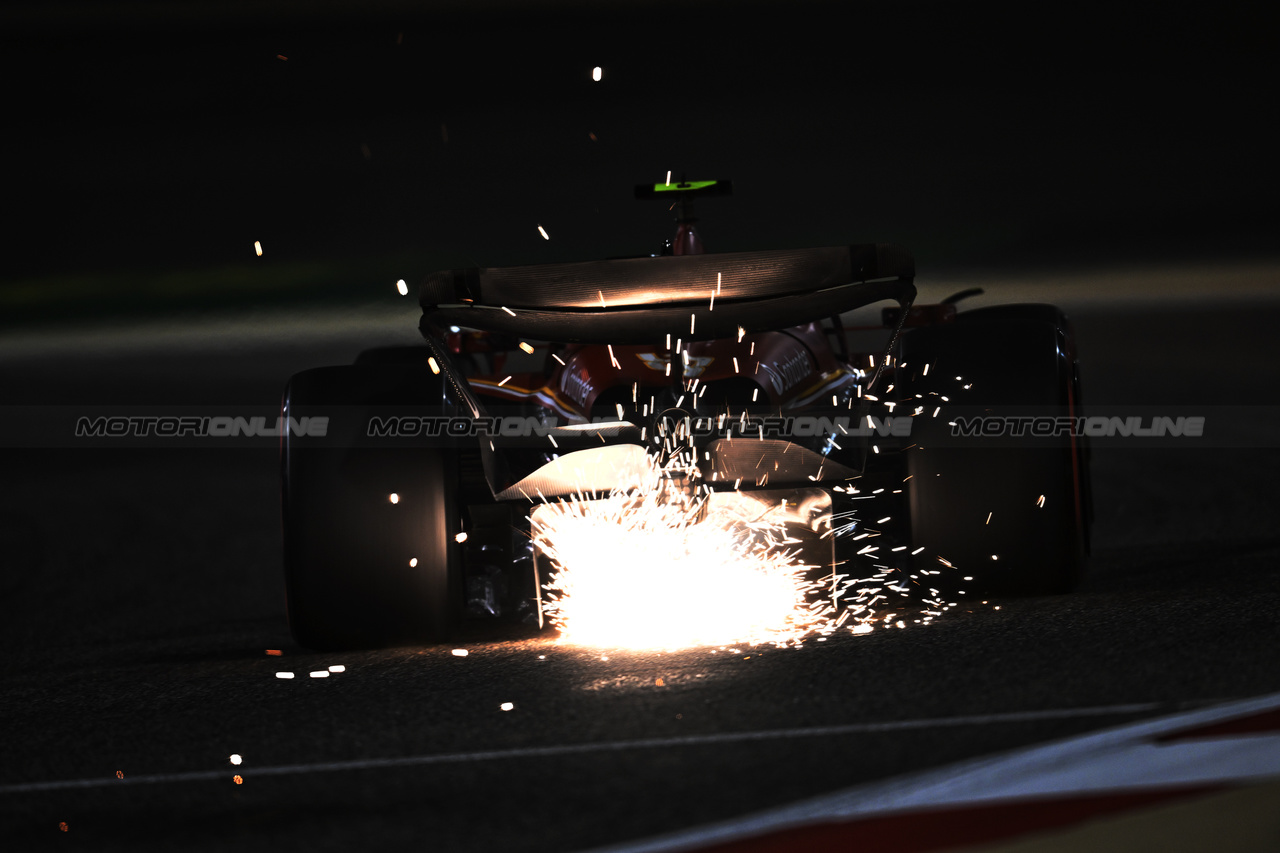 GP BAHRAIN, Carlos Sainz Jr (ESP) Ferrari SF-24 sends sparks flying.

01.03.2024. Formula 1 World Championship, Rd 1, Bahrain Grand Prix, Sakhir, Bahrain, Qualifiche Day.

- www.xpbimages.com, EMail: requests@xpbimages.com © Copyright: Price / XPB Images