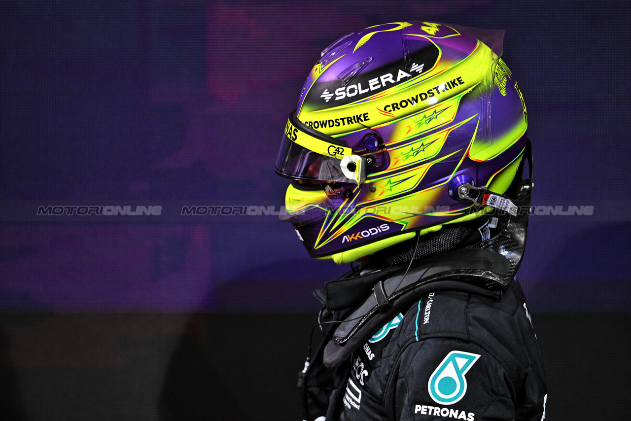 GP BAHRAIN, Lewis Hamilton (GBR) Mercedes AMG F1 in qualifying parc ferme.

01.03.2024. Formula 1 World Championship, Rd 1, Bahrain Grand Prix, Sakhir, Bahrain, Qualifiche Day.

- www.xpbimages.com, EMail: requests@xpbimages.com © Copyright: Price / XPB Images