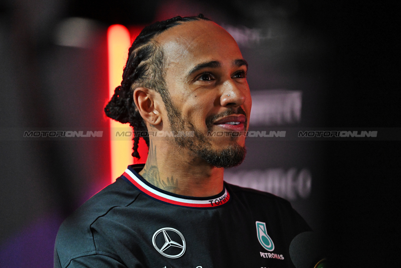 GP BAHRAIN, Lewis Hamilton (GBR) Mercedes AMG F1.

01.03.2024. Formula 1 World Championship, Rd 1, Bahrain Grand Prix, Sakhir, Bahrain, Qualifiche Day.

- www.xpbimages.com, EMail: requests@xpbimages.com © Copyright: Price / XPB Images