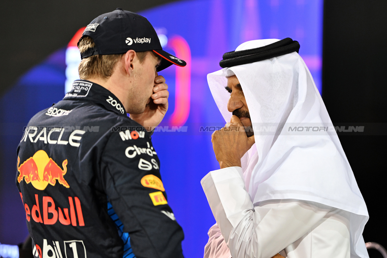 GP BAHRAIN, (L to R): Max Verstappen (NLD) Red Bull Racing with Mohammed Bin Sulayem (UAE) FIA President in qualifying parc ferme.

01.03.2024. Formula 1 World Championship, Rd 1, Bahrain Grand Prix, Sakhir, Bahrain, Qualifiche Day.

- www.xpbimages.com, EMail: requests@xpbimages.com © Copyright: Price / XPB Images