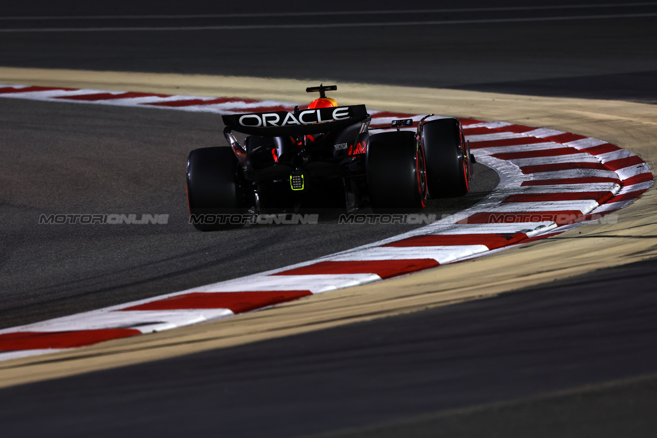 GP BAHRAIN, Max Verstappen (NLD) Red Bull Racing RB20.

01.03.2024. Formula 1 World Championship, Rd 1, Bahrain Grand Prix, Sakhir, Bahrain, Qualifiche Day.

 - www.xpbimages.com, EMail: requests@xpbimages.com © Copyright: Coates / XPB Images