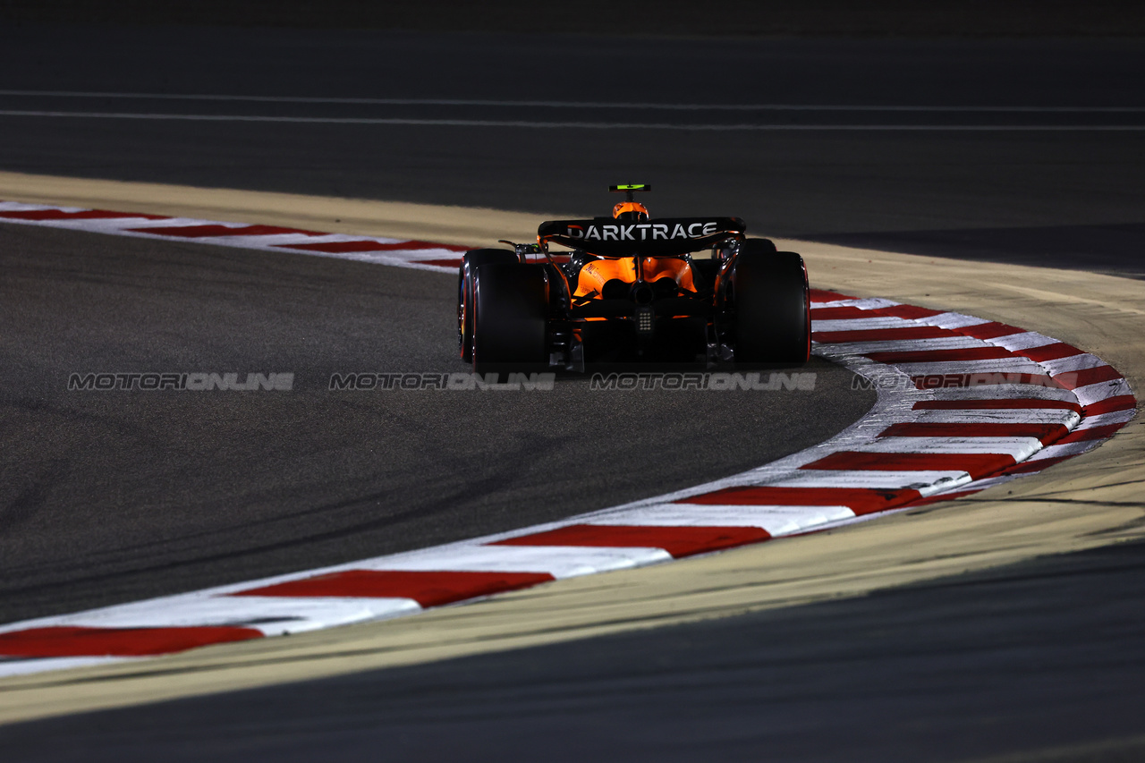 GP BAHRAIN, Lando Norris (GBR) McLaren MCL38.

01.03.2024. Formula 1 World Championship, Rd 1, Bahrain Grand Prix, Sakhir, Bahrain, Qualifiche Day.

 - www.xpbimages.com, EMail: requests@xpbimages.com © Copyright: Coates / XPB Images