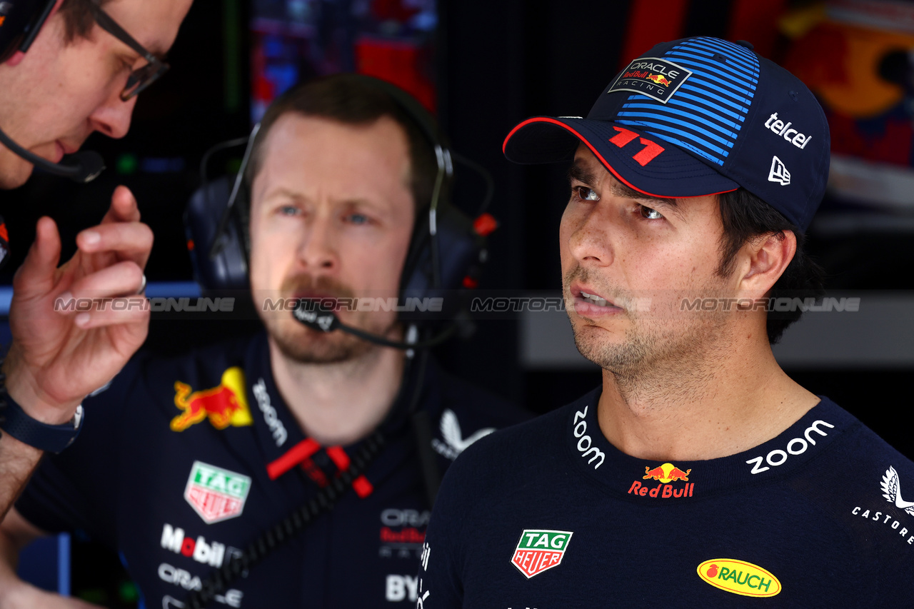 GP BAHRAIN, Sergio Perez (MEX) Red Bull Racing.

01.03.2024. Formula 1 World Championship, Rd 1, Bahrain Grand Prix, Sakhir, Bahrain, Qualifiche Day.

- www.xpbimages.com, EMail: requests@xpbimages.com © Copyright: Batchelor / XPB Images