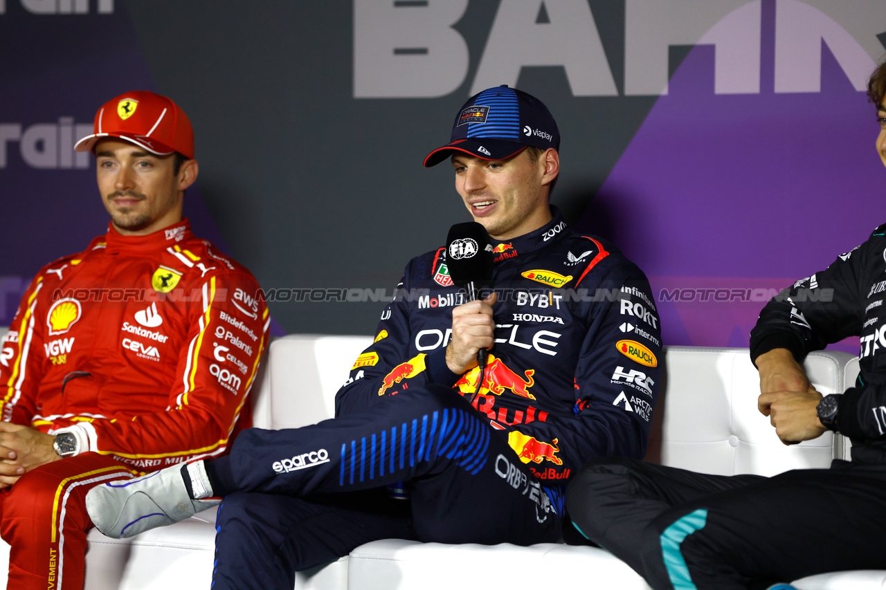 GP BAHRAIN, (L to R): Charles Leclerc (MON) Ferrari; Max Verstappen (NLD) Red Bull Racing; andf George Russell (GBR) Mercedes AMG F1, in the post qualifying FIA Press Conference.

01.03.2024. Formula 1 World Championship, Rd 1, Bahrain Grand Prix, Sakhir, Bahrain, Qualifiche Day.

- www.xpbimages.com, EMail: requests@xpbimages.com © Copyright: XPB Images
