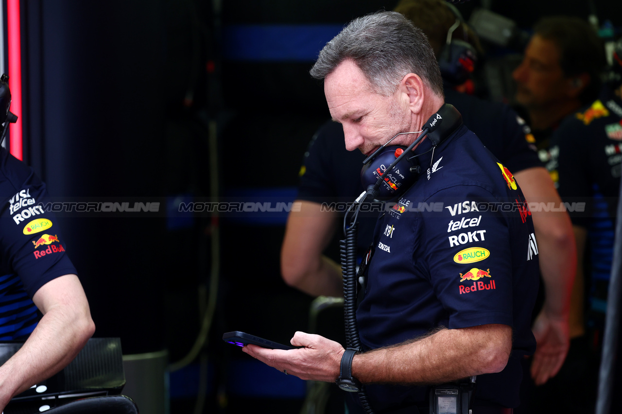 GP BAHRAIN, Christian Horner (GBR) Red Bull Racing Team Principal.

01.03.2024. Formula 1 World Championship, Rd 1, Bahrain Grand Prix, Sakhir, Bahrain, Qualifiche Day.

- www.xpbimages.com, EMail: requests@xpbimages.com © Copyright: Batchelor / XPB Images