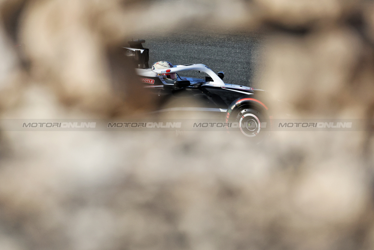 GP BAHRAIN, Kevin Magnussen (DEN) Haas VF-24.

01.03.2024. Formula 1 World Championship, Rd 1, Bahrain Grand Prix, Sakhir, Bahrain, Qualifiche Day.

- www.xpbimages.com, EMail: requests@xpbimages.com © Copyright: Bearne / XPB Images