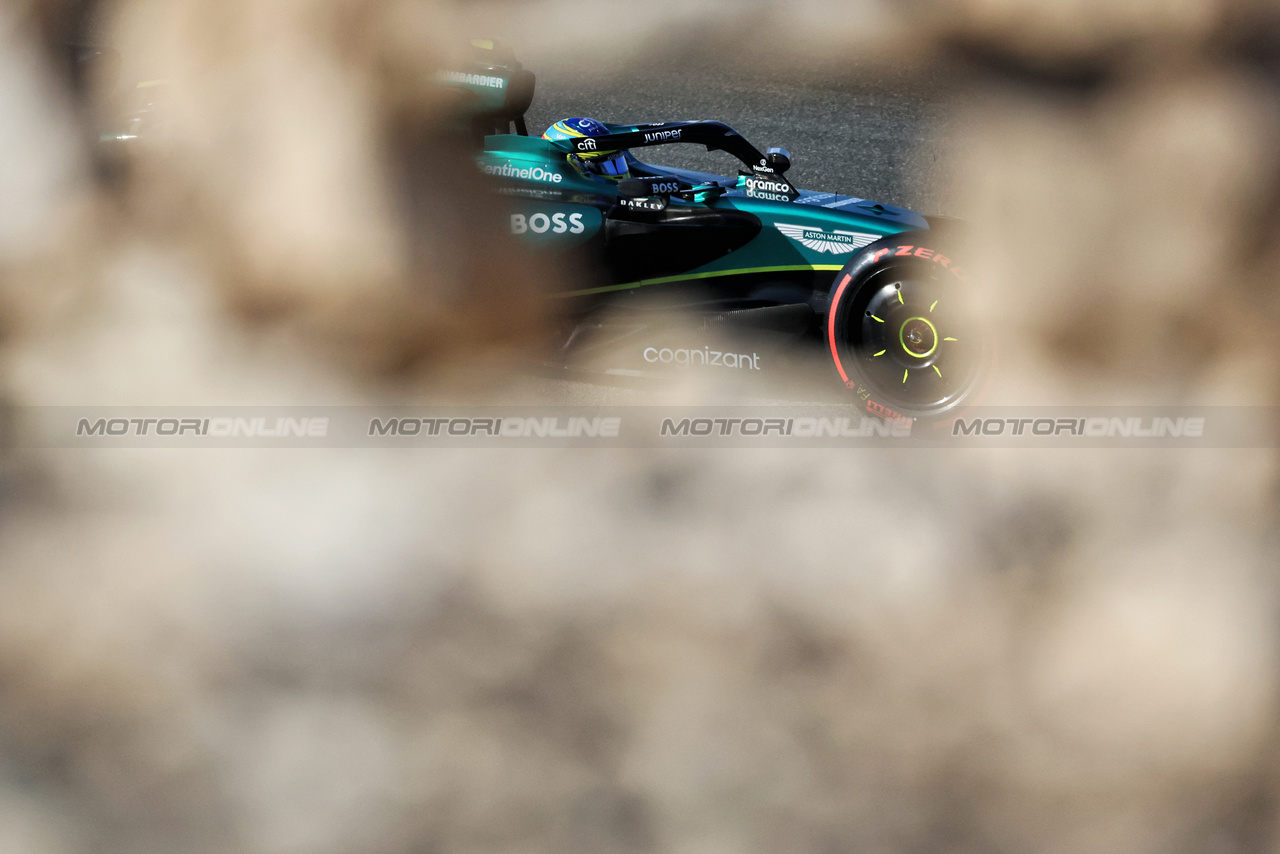 GP BAHRAIN, Fernando Alonso (ESP) Aston Martin F1 Team AMR24.

01.03.2024. Formula 1 World Championship, Rd 1, Bahrain Grand Prix, Sakhir, Bahrain, Qualifiche Day.

- www.xpbimages.com, EMail: requests@xpbimages.com © Copyright: Bearne / XPB Images