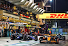 GP BAHRAIN, Oscar Piastri (AUS) McLaren MCL38 e Alexander Albon (THA) Williams Racing FW46 leave the pits. 
01.03.2024. Formula 1 World Championship, Rd 1, Bahrain Grand Prix, Sakhir, Bahrain, Qualifiche Day.
- www.xpbimages.com, EMail: requests@xpbimages.com © Copyright: Batchelor / XPB Images