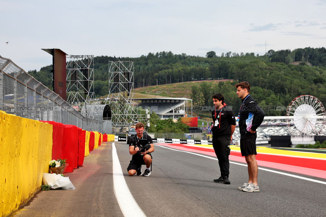 GP BELGIO, Victor Martins (FRA) Alpine Academy Driver pays his respects to Anthoine Hubert.

25.07.2024. Formula 1 World Championship, Rd 14, Belgian Grand Prix, Spa Francorchamps, Belgium, Preparation Day.

- www.xpbimages.com, EMail: requests@xpbimages.com © Copyright: Bearne / XPB Images