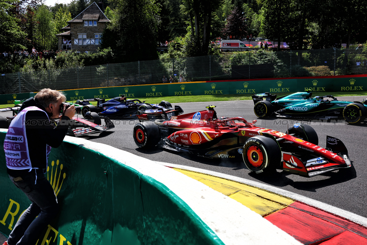 GP BELGIO, Carlos Sainz Jr (ESP) Ferrari SF-24 at the partenza of the race.

28.07.2024. Formula 1 World Championship, Rd 14, Belgian Grand Prix, Spa Francorchamps, Belgium, Gara Day.

- www.xpbimages.com, EMail: requests@xpbimages.com © Copyright: Charniaux / XPB Images