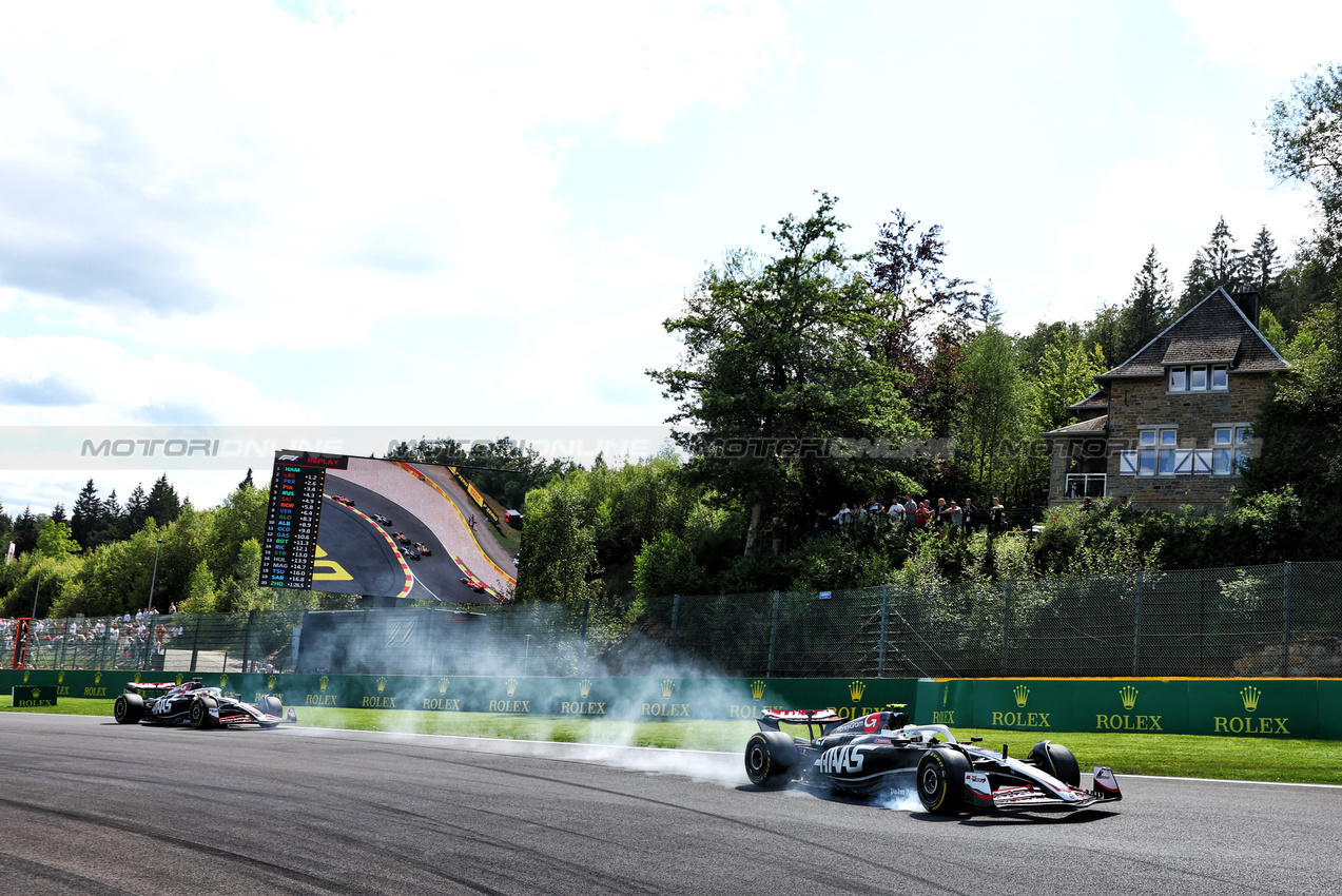 GP BELGIO, Nico Hulkenberg (GER) Haas VF-24 locks up under braking.

28.07.2024. Formula 1 World Championship, Rd 14, Belgian Grand Prix, Spa Francorchamps, Belgium, Gara Day.

- www.xpbimages.com, EMail: requests@xpbimages.com © Copyright: Charniaux / XPB Images