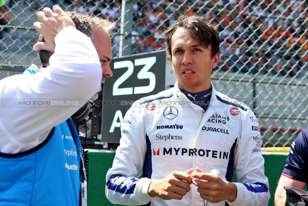 GP BELGIO, Alexander Albon (THA) Williams Racing on the grid.

28.07.2024. Formula 1 World Championship, Rd 14, Belgian Grand Prix, Spa Francorchamps, Belgium, Gara Day.

- www.xpbimages.com, EMail: requests@xpbimages.com © Copyright: Bearne / XPB Images