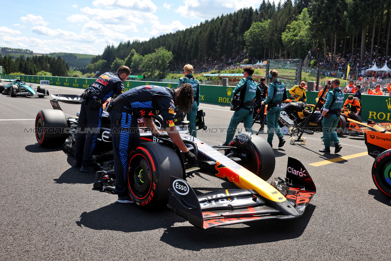 GP BELGIO, Max Verstappen (NLD) Red Bull Racing RB20 on the grid.

28.07.2024. Formula 1 World Championship, Rd 14, Belgian Grand Prix, Spa Francorchamps, Belgium, Gara Day.

- www.xpbimages.com, EMail: requests@xpbimages.com © Copyright: Bearne / XPB Images