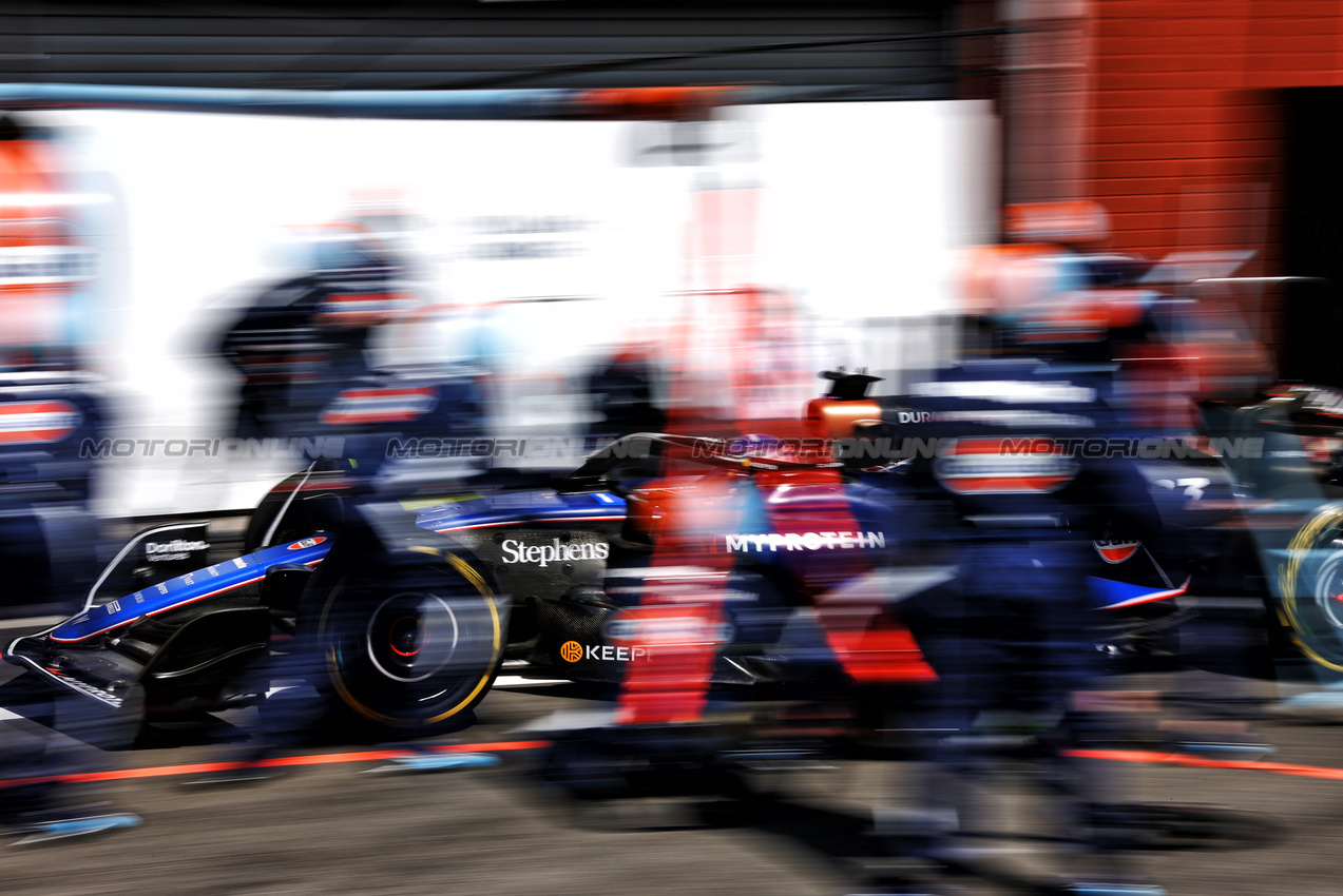 GP BELGIO, Alexander Albon (THA) Williams Racing FW46 makes a pit stop.

28.07.2024. Formula 1 World Championship, Rd 14, Belgian Grand Prix, Spa Francorchamps, Belgium, Gara Day.

- www.xpbimages.com, EMail: requests@xpbimages.com © Copyright: Charniaux / XPB Images