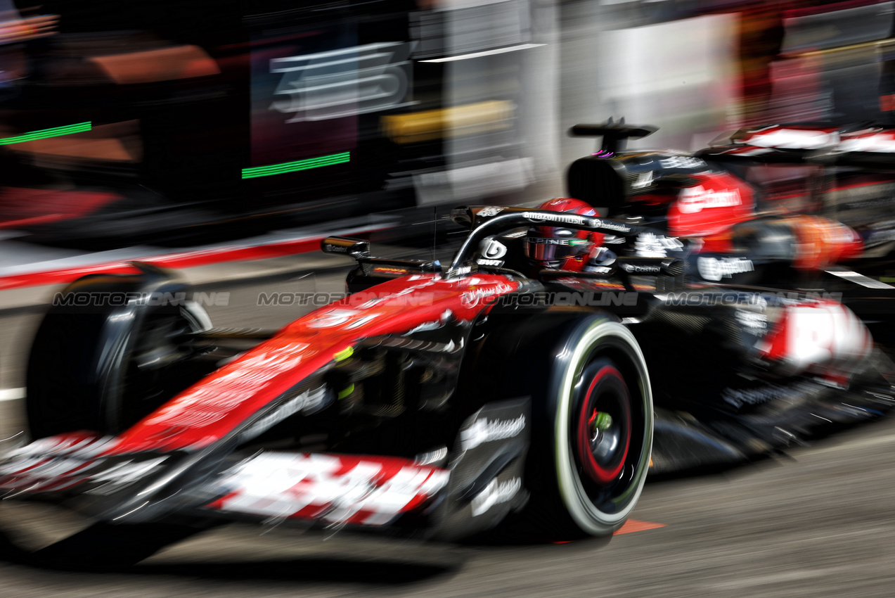 GP BELGIO, Esteban Ocon (FRA) Alpine F1 Team A524 makes a pit stop.

28.07.2024. Formula 1 World Championship, Rd 14, Belgian Grand Prix, Spa Francorchamps, Belgium, Gara Day.

- www.xpbimages.com, EMail: requests@xpbimages.com © Copyright: Charniaux / XPB Images