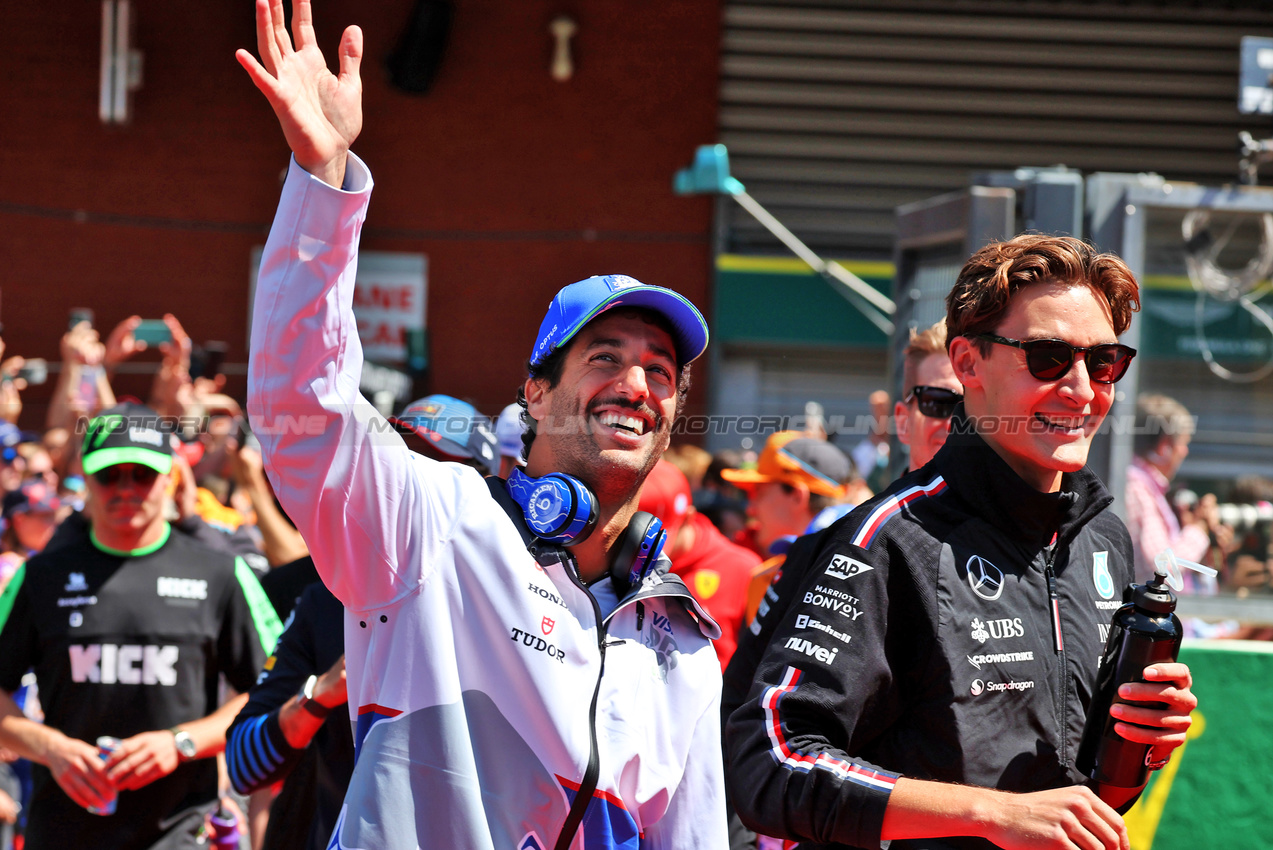 GP BELGIO, (L to R): Daniel Ricciardo (AUS) RB e George Russell (GBR) Mercedes AMG F1 on the drivers' parade.

28.07.2024. Formula 1 World Championship, Rd 14, Belgian Grand Prix, Spa Francorchamps, Belgium, Gara Day.

- www.xpbimages.com, EMail: requests@xpbimages.com © Copyright: Moy / XPB Images