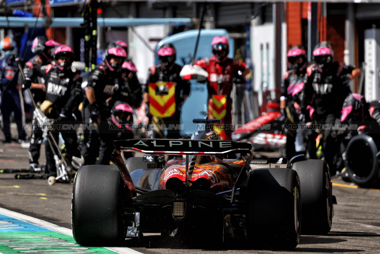 GP BELGIO, Esteban Ocon (FRA) Alpine F1 Team A524 makes a pit stop.

28.07.2024. Formula 1 World Championship, Rd 14, Belgian Grand Prix, Spa Francorchamps, Belgium, Gara Day.

- www.xpbimages.com, EMail: requests@xpbimages.com © Copyright: Charniaux / XPB Images