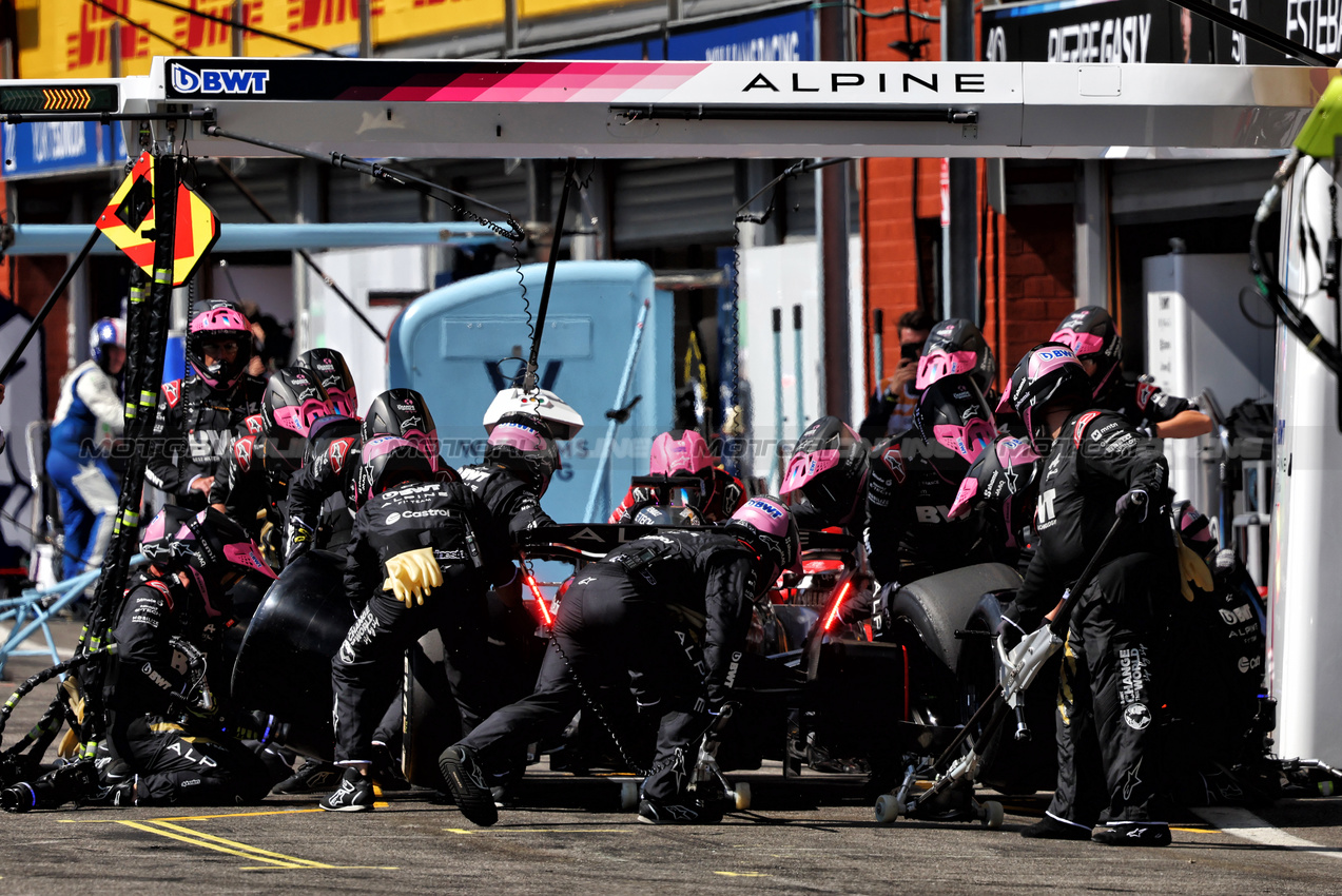 GP BELGIO, Esteban Ocon (FRA) Alpine F1 Team A524 makes a pit stop.

28.07.2024. Formula 1 World Championship, Rd 14, Belgian Grand Prix, Spa Francorchamps, Belgium, Gara Day.

- www.xpbimages.com, EMail: requests@xpbimages.com © Copyright: Charniaux / XPB Images