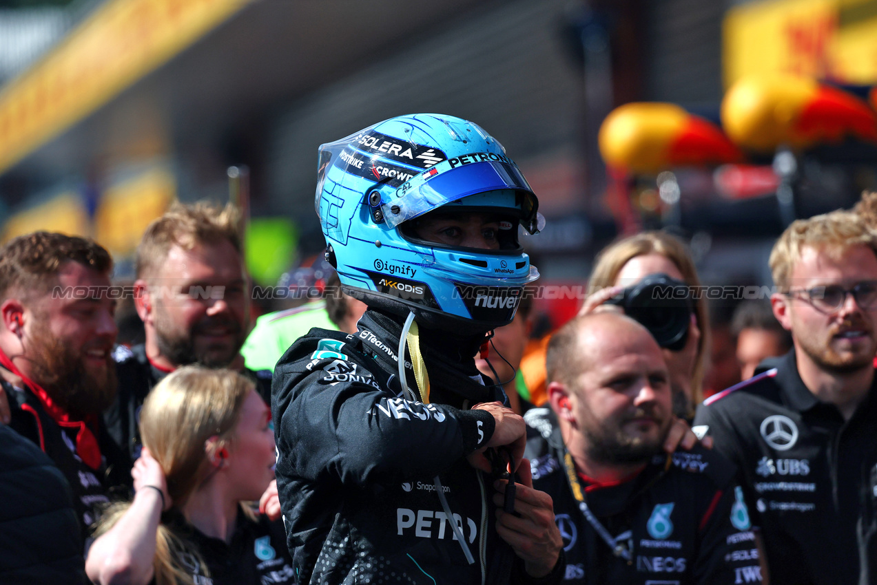 GP BELGIO, Gara winner George Russell (GBR) Mercedes AMG F1 celebrates with the team in parc ferme.

28.07.2024. Formula 1 World Championship, Rd 14, Belgian Grand Prix, Spa Francorchamps, Belgium, Gara Day.

- www.xpbimages.com, EMail: requests@xpbimages.com © Copyright: Charniaux / XPB Images