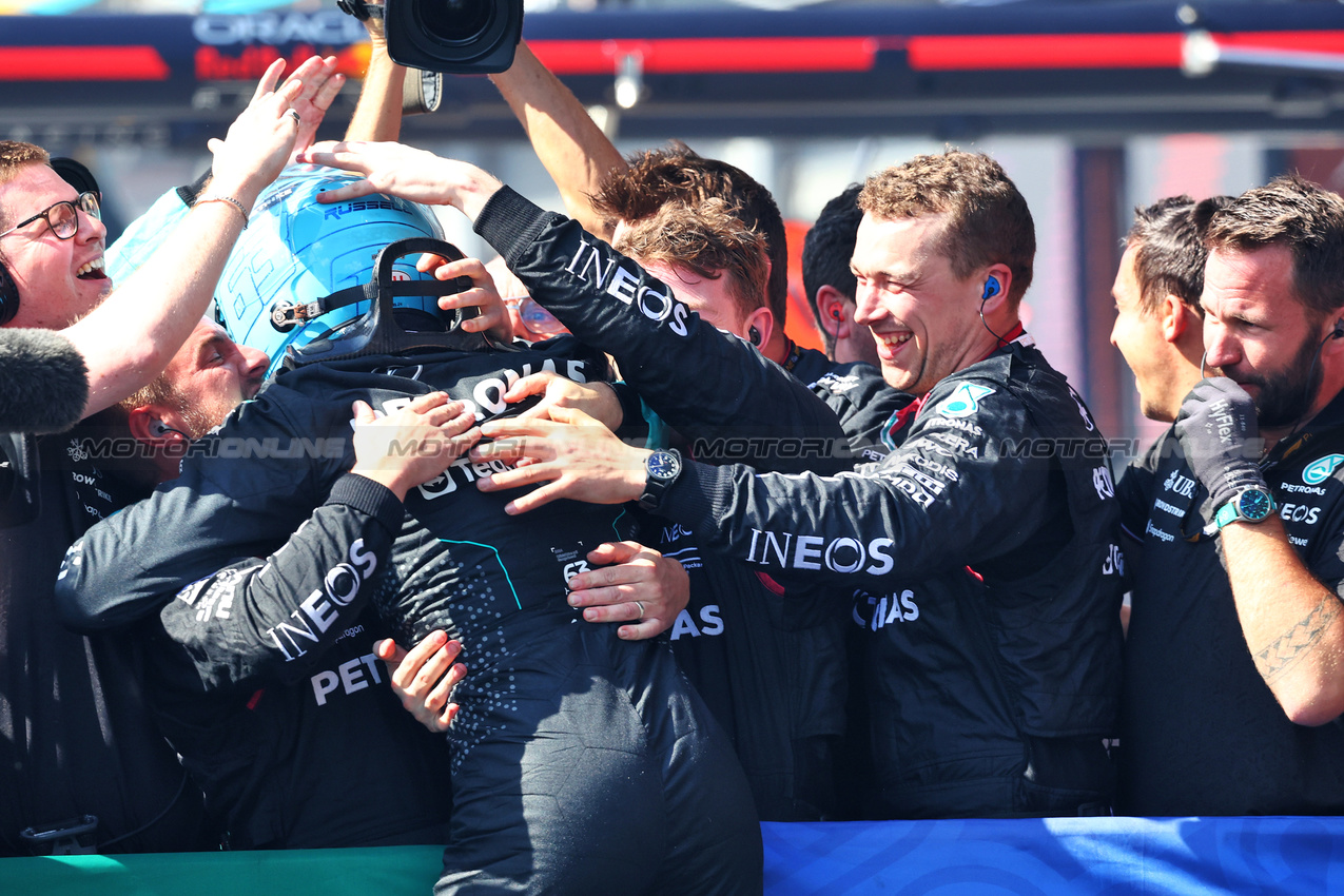 GP BELGIO, Gara winner George Russell (GBR) Mercedes AMG F1 celebrates in parc ferme with the team.

28.07.2024. Formula 1 World Championship, Rd 14, Belgian Grand Prix, Spa Francorchamps, Belgium, Gara Day.

- www.xpbimages.com, EMail: requests@xpbimages.com © Copyright: Charniaux / XPB Images