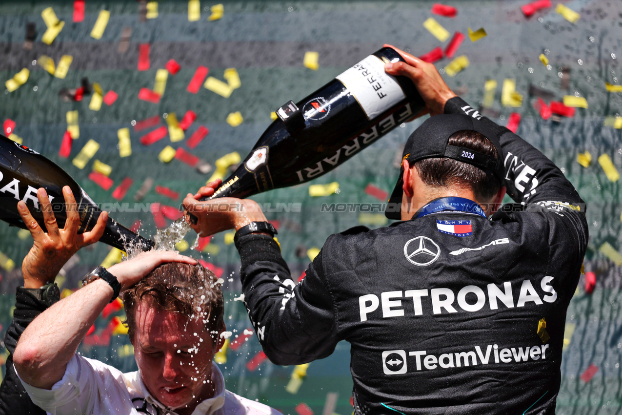 GP BELGIO, Gara winner George Russell (GBR) Mercedes AMG F1 celebrates on the podium with Joey McMillan (GBR) Mercedes AMG F1 Lead Gara Strategist.

28.07.2024. Formula 1 World Championship, Rd 14, Belgian Grand Prix, Spa Francorchamps, Belgium, Gara Day.

- www.xpbimages.com, EMail: requests@xpbimages.com © Copyright: Charniaux / XPB Images