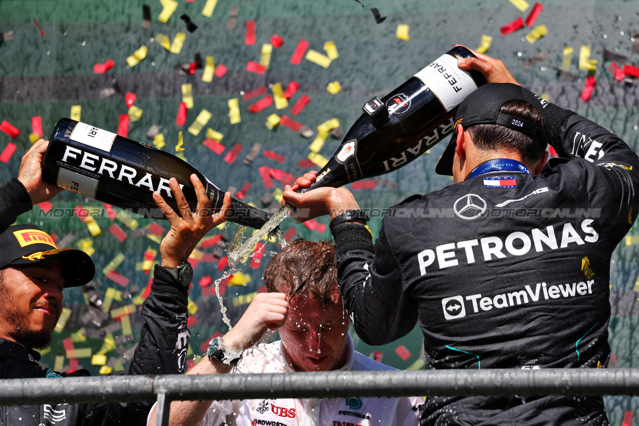 GP BELGIO, Gara winner George Russell (GBR) Mercedes AMG F1 celebrates on the podium with Joey McMillan (GBR) Mercedes AMG F1 Lead Gara Strategist e Lewis Hamilton (GBR) Mercedes AMG F1.

28.07.2024. Formula 1 World Championship, Rd 14, Belgian Grand Prix, Spa Francorchamps, Belgium, Gara Day.

- www.xpbimages.com, EMail: requests@xpbimages.com © Copyright: Charniaux / XPB Images