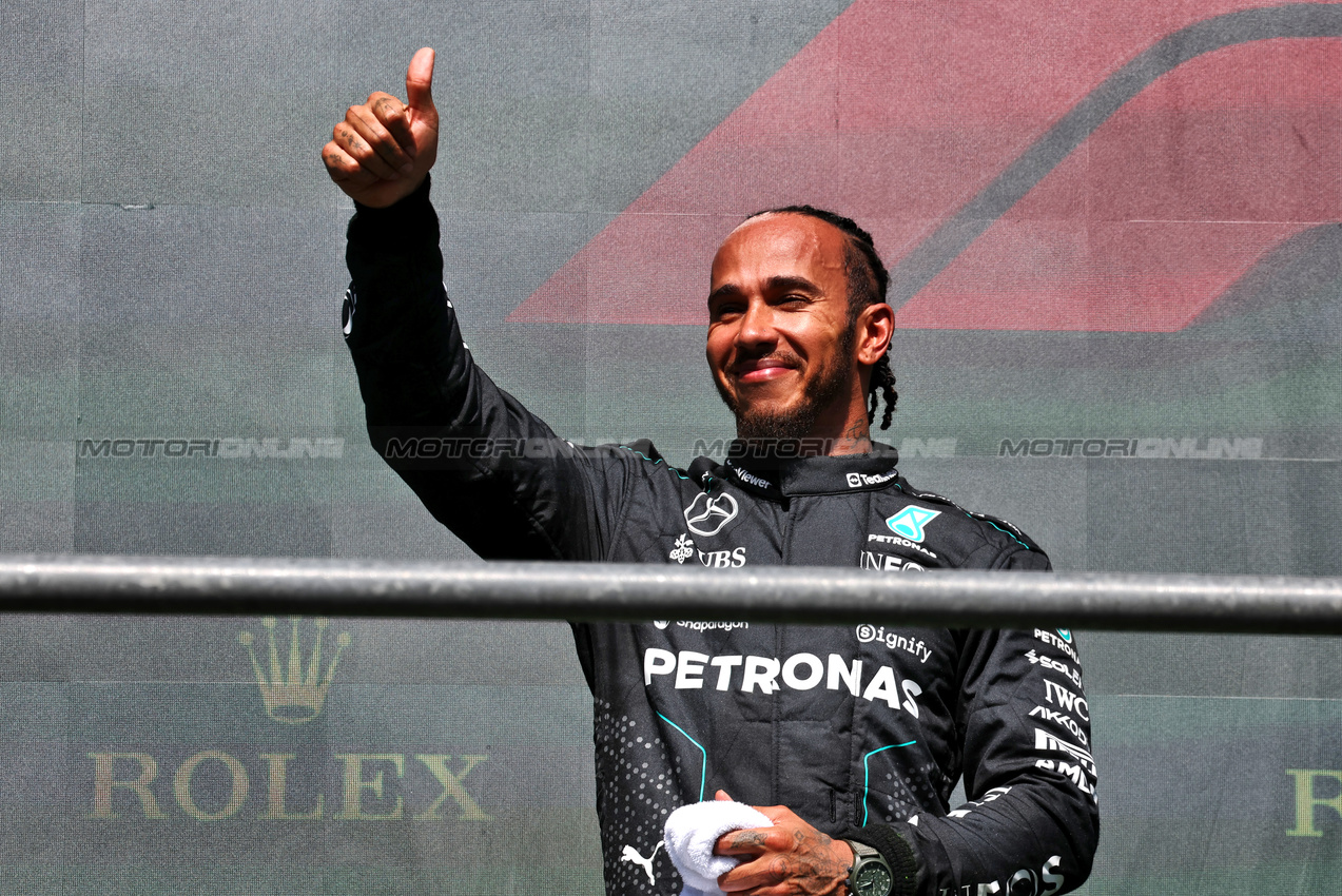 GP BELGIO, Lewis Hamilton (GBR) Mercedes AMG F1 celebrates his second position on the podium.

28.07.2024. Formula 1 World Championship, Rd 14, Belgian Grand Prix, Spa Francorchamps, Belgium, Gara Day.

- www.xpbimages.com, EMail: requests@xpbimages.com © Copyright: Moy / XPB Images