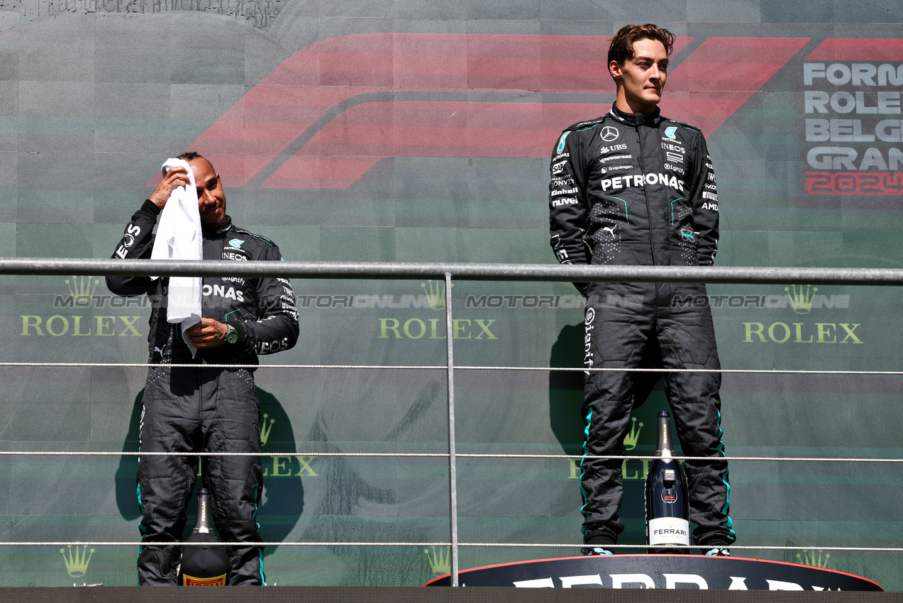 GP BELGIO, (L to R): Lewis Hamilton (GBR) Mercedes AMG F1 with team mate e vincitore George Russell (GBR) Mercedes AMG F1 on the podium.

28.07.2024. Formula 1 World Championship, Rd 14, Belgian Grand Prix, Spa Francorchamps, Belgium, Gara Day.

- www.xpbimages.com, EMail: requests@xpbimages.com © Copyright: Moy / XPB Images
