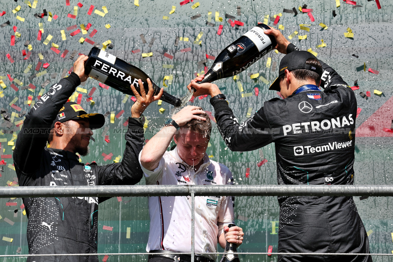 GP BELGIO, The podium (L to R): Joey McMillan (GBR) Mercedes AMG F1 Lead Gara Strategist; Lewis Hamilton (GBR) Mercedes AMG F1, second; George Russell (GBR) Mercedes AMG F1, vincitore.

28.07.2024. Formula 1 World Championship, Rd 14, Belgian Grand Prix, Spa Francorchamps, Belgium, Gara Day.

- www.xpbimages.com, EMail: requests@xpbimages.com © Copyright: Moy / XPB Images
