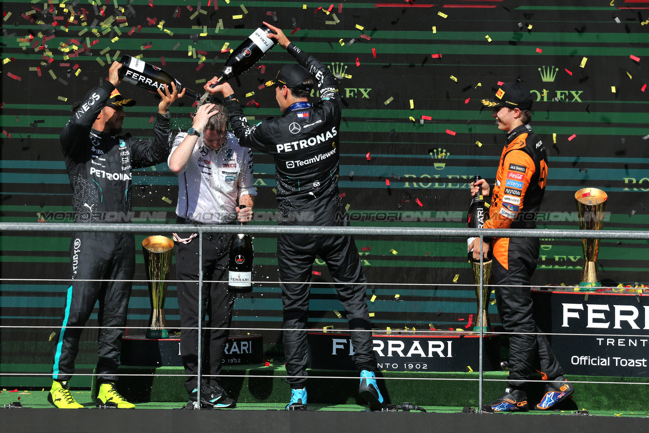 GP BELGIO, The podium (L to R): Lewis Hamilton (GBR) Mercedes AMG F1, second; Joey McMillan (GBR) Mercedes AMG F1 Lead Gara Strategist; George Russell (GBR) Mercedes AMG F1, vincitore; Oscar Piastri (AUS) McLaren, third.

28.07.2024. Formula 1 World Championship, Rd 14, Belgian Grand Prix, Spa Francorchamps, Belgium, Gara Day.

- www.xpbimages.com, EMail: requests@xpbimages.com © Copyright: Bearne / XPB Images